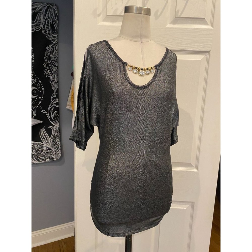 NWT silver sparkly cold shoulder by IZ Beyer Small